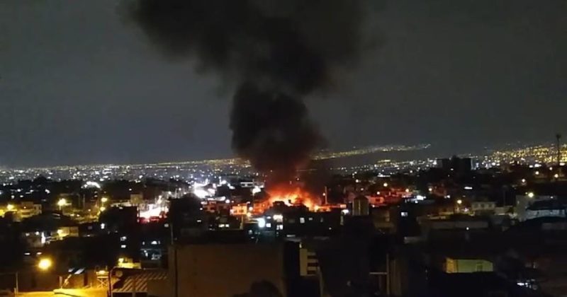 Arequipa Cuatro vehículos quedaron en cenizas tras incendio en Socabaya