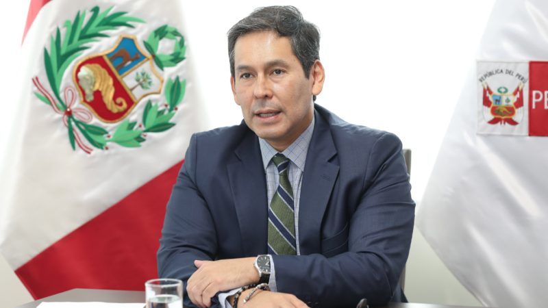 Fiscalía solicita impedimento de salida del país para exministro Julio Demartini